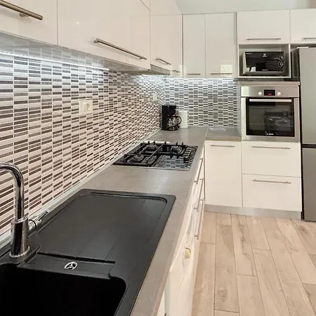 2 Bedroom In Apartment *
