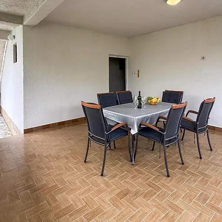 Apartment 2 Bedroom In *
