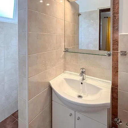 2 Bedroom In Apartment Supetarska Draga